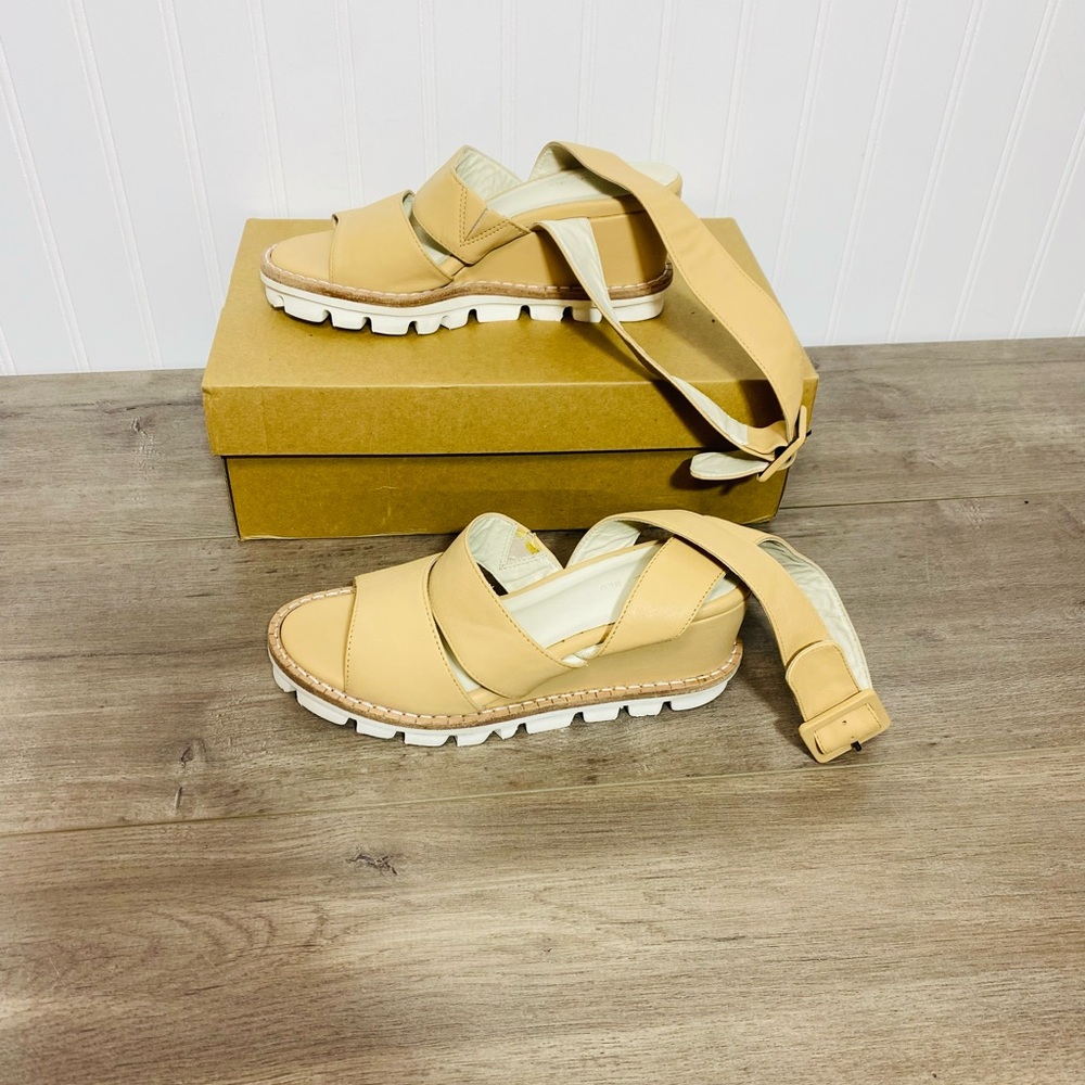 Chocolat Blu Track Sole Ankle Strap Wedge Sandal 37 us size 6-6.5